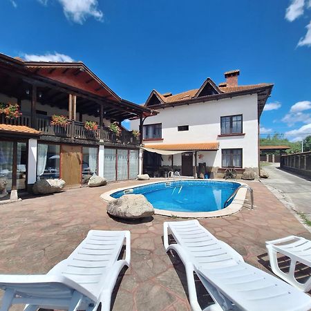 Къща За Гости Бащин Дом Aprilzi Exterior foto