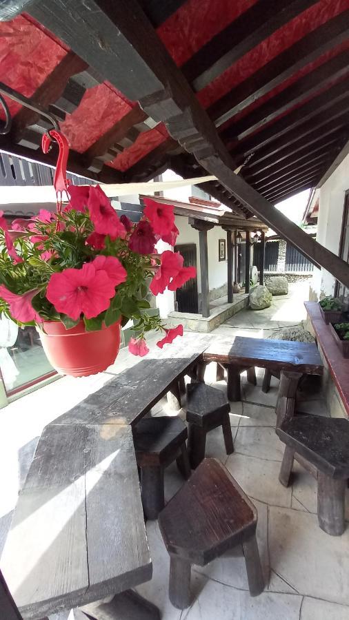 Къща За Гости Бащин Дом Aprilzi Exterior foto