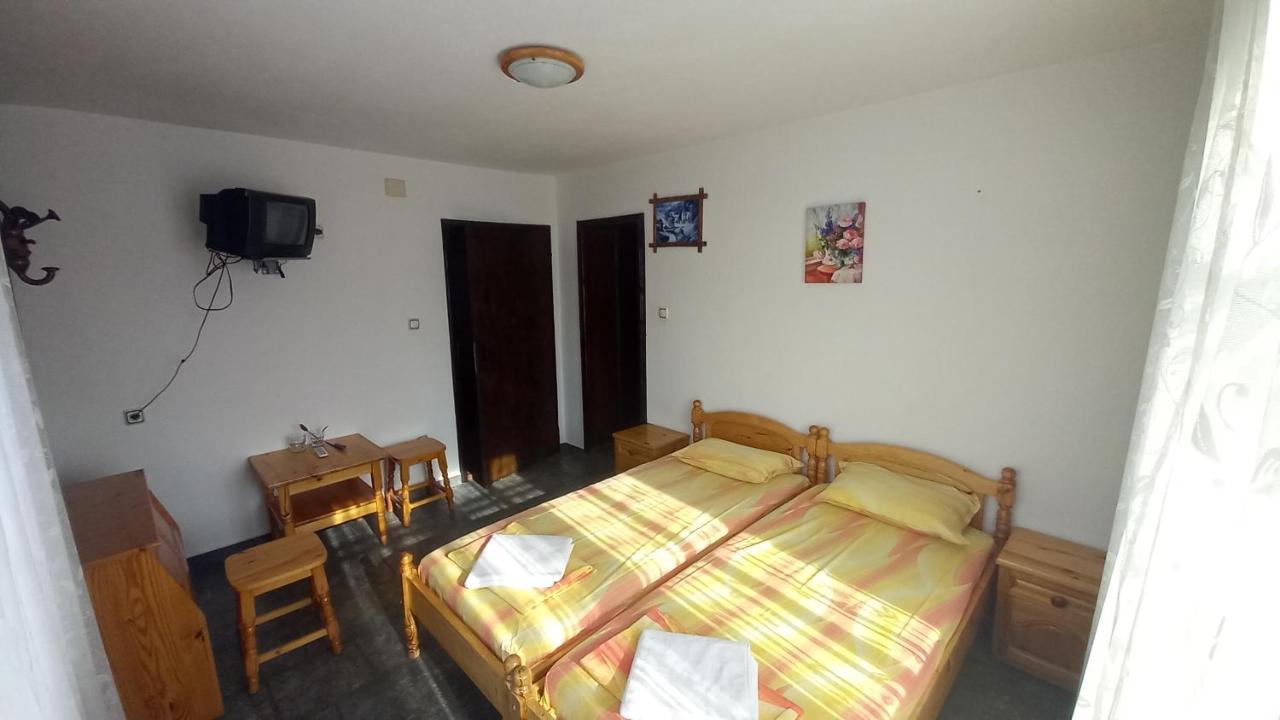 Къща За Гости Бащин Дом Aprilzi Exterior foto